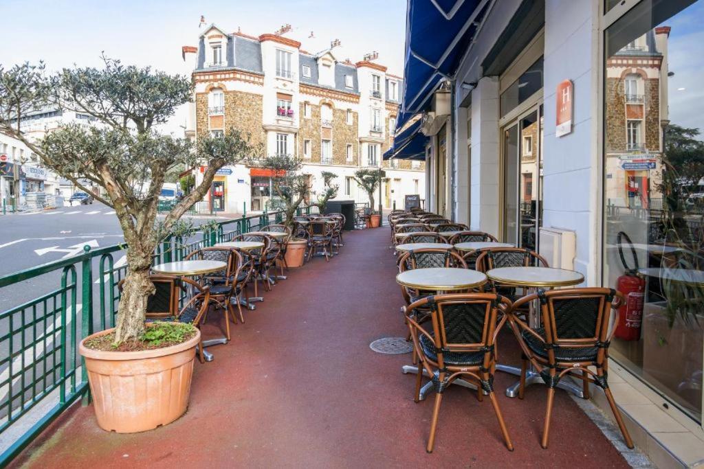 Le Val D'Or & Le Theatre Hotell Suresnes Exteriör bild