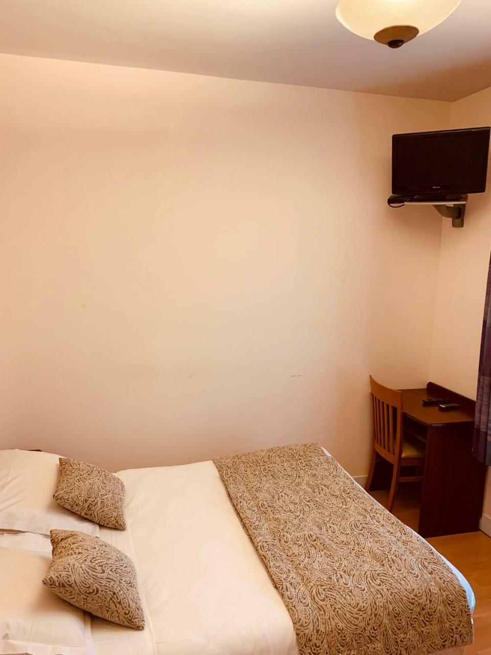 Le Val D'Or & Le Theatre Hotell Suresnes Exteriör bild