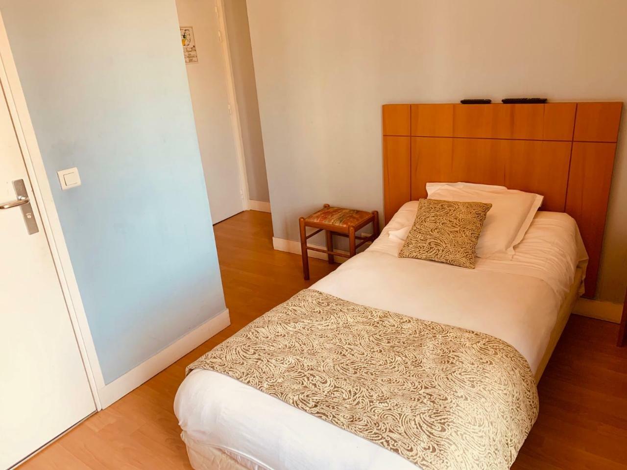 Le Val D'Or & Le Theatre Hotell Suresnes Exteriör bild