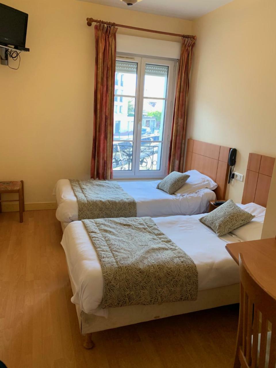 Le Val D'Or & Le Theatre Hotell Suresnes Exteriör bild