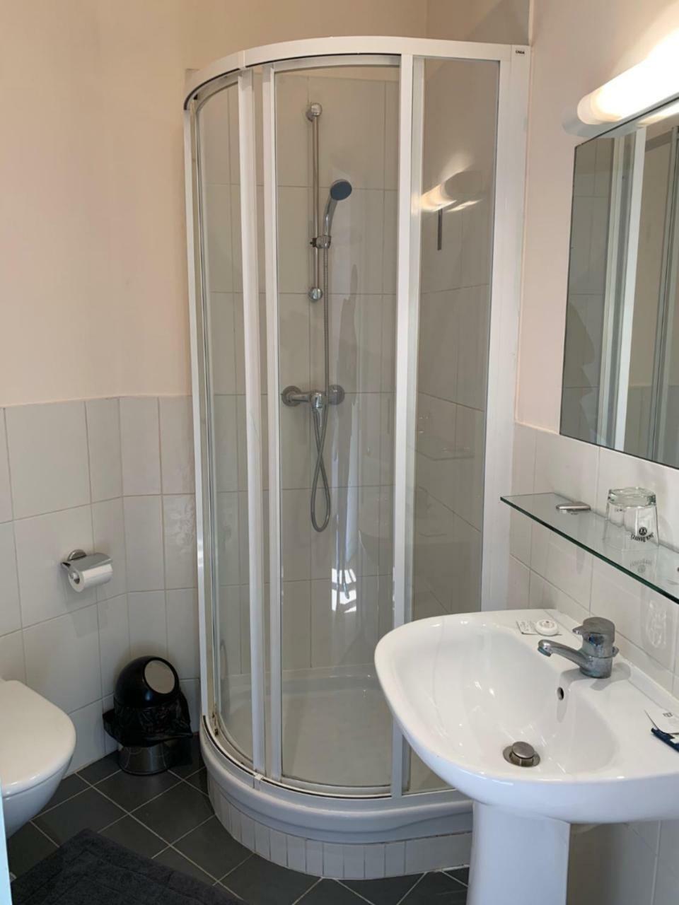 Le Val D'Or & Le Theatre Hotell Suresnes Exteriör bild